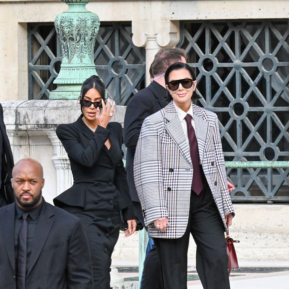 Kim Kardashian et sa mère Kris Jenner - La star américaine Kim Kardashian à la sortie du procès de la rue tronchet des "Papys braqueurs" au palais de justice de Paris, France, le 13 mai 2025. La star américaine doit décrire cette nuit qui l’a «traumatisée», selon ses mots, 9 hommes et 1 femme sont jugés, soupconnés d'avoir participé au casse du siècle, en dérobant à la star 9 millions d'euros de bijoux dans la nuit du 2 au 3 octobre 2016. © Bestimage