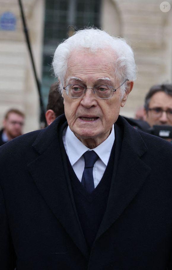 Lionel Jospin - Hommage national à Robert Badinter devant le ministère de la Justice sur la place Vendôme à Paris le 14 février 2024. L'ancien garde des Sceaux, artisan de l'abolition de la peine de mort, est décédé vendredi dernier à l'âge de 95 ans. © Dominique Jacovides/Bestimage