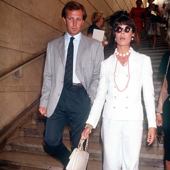 Elle a ainsi élu domicile à Saint-Remy de Provence rappelle l'hebdomadaire "Soir Mag"

Stefano Casiraghi et Caroline de Monaco lors d'un défilé Chanel le 21 septembre 1998 BERTRAND RINDOFF PETROFF / BESTIMAGE