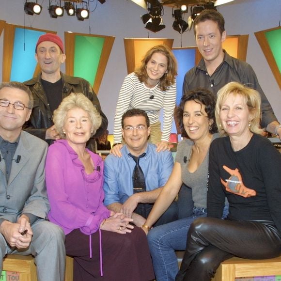 Archives - Sur le plateau de l'émission "On a tout essayé", de gauche à droite, Laurent Ruquier, Jean-François Derec, Claude Sarraute, Maureen Dor, Jean-Luc Lemoine, Isabelle Alonso et Catherine Barma. Le 17 octobre 2001
© Jean-Jacques Descamps via Bestimage