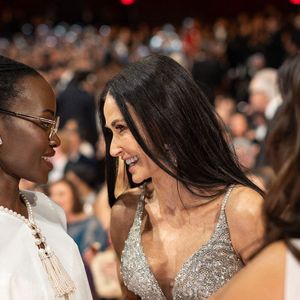 Le 2 mars 2025, Los Angeles, Californie, USA : Lupita Nyong'o et Demi Moore lors de la retransmission en direct par ABC de la 97ème cérémonie des Oscars au Dolby Theatre at Ovation Hollywood. Photo par AMPAS/ZUMA Press Wire/ABACAPRESS.COM