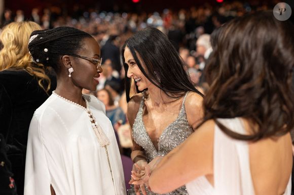Le 2 mars 2025, Los Angeles, Californie, USA : Lupita Nyong'o et Demi Moore lors de la retransmission en direct par ABC de la 97ème cérémonie des Oscars au Dolby Theatre at Ovation Hollywood. Photo par AMPAS/ZUMA Press Wire/ABACAPRESS.COM