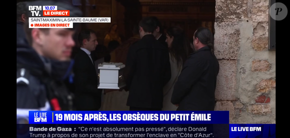 Comme au début de la cérémonie

Le cercueil blanc d'Emile arrivant à la basilique Sainte-Marie-Madeleine de Saint-Maximin-la-Sainte-Baume le 8 février 2025. Il a ensuite été porté par ses parents Marie et Colomban Soleil , son parrain et sa marraine.