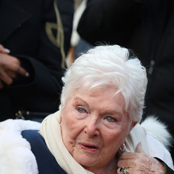 Line Renaud - Line Renaud, 97 ans, a inauguré un jardin public qui porte son nom, à Lille, France, le mercredi 17 décembre 2025.
© Claude Dubourg/Bestimage