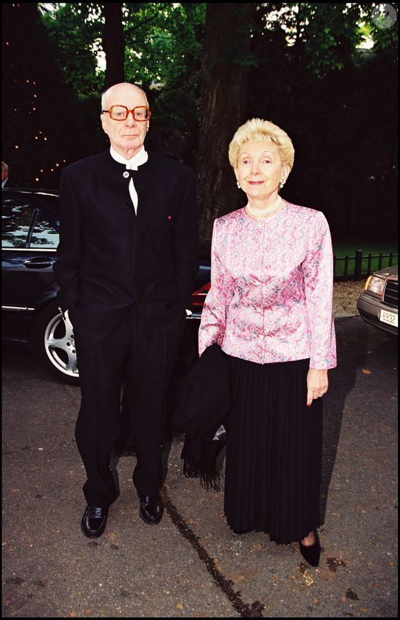 la jeune femme a vu son compte bloqué par son interlocuteur. 

Archives – l’acteur Jacques François et sa femme, à l’anniversaire des 80 ans de Gaston Lenôtre le 8 janvier 2009.

Photo : BOWEN / BESTIMAGE