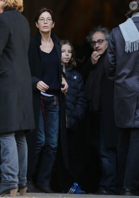 Jane Birkin, Marlowe (fils de Lou Doillon), Oury Milshtein (dernier compagnon de Kate Barry) - Obseques de Kate Barry en l'église Saint-Roch a Paris. Le 19 décembre 2013. ©JACOVIDES-MOREAU / BESTIMAGE