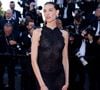 Les chercheurs estiment que les adultes qui dorment avec leur doudou sont, en moyenne, plus sensibles à l'anxiété et au stress.

Charlotte Cardin à la montée des marches du film "La vie d’une femme" lors du 79ème Festival International du Film de Cannes, le 13 mai 2026.

© Olivier Borde / Bestimage