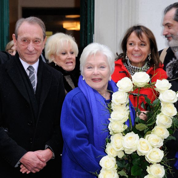 Samuel Labarthe, maire de Paris Bertrand Delanoë, maire du 17e arrondissement de Paris Brigitte Kuster, Levon Sayan, Anne Hidalgo, Muriel Robin, Pascal Obispo, Line Renaud assistant à l'inauguration de la tablette commémorative de Loulou Gaste à Paris, France le 29 janvier 2014. Photo by Alban Wyters/ABACAPRESS.COM