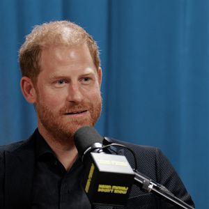 Le prince Harry avec le podcasteur américain Hasan Minhaj dans le cadre de son émission intitulée Hasan Minhaj Doesn't Know. Credit : Hasan Minhaj ne sait pas.. - JLPPA / Bestimage -
Photo fournie par JLPPA