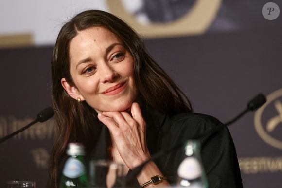 Marion Cotillard lors de la conférence de presse pour le film Karma lors du 79ème Festival International du Film de Cannes le 16 mai 2026.

© Valentina Claret / Pool / Bestimage