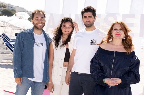 Youcef Agal, Louvia Bachelier, Mayel Elhajaoui et Ariane Seguillon assistent au Photocall de "Demain Nous Appartient" lors du 6ème Festival International de Cannes le 15 avril 2023 à Cannes, France.  Photo de David Niviere/ABACAPRESS.COM
