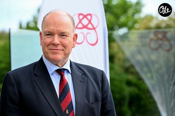 Le prince Albert II de Monaco, la princesse Charlene et son frère Gareth Wittsrock ont remis les prix du Formula E Monte Carlo Tee Prix au Monte Carlo Golf Club à La Turbie au dessus de Monaco, une compétition de golf caritative en amont du Grand Prix Eléctrique au profit de la Fondation Princesse Charlene de Monaco. Gareth Wiitstock a récompensé la 3eme équipe, le prince Albert la seconde équipe la Team Aurora avec comme capitaine Westbury Gillett, le directeur de la Formula E TV, et la princesse Charlene a récompensé les vainqueurs du tournoi, Mathilde Ostrowski, Emma Houlmiere, Seb Delannay et Maximilian Gunther. © Bruno Bebert/Bestimage