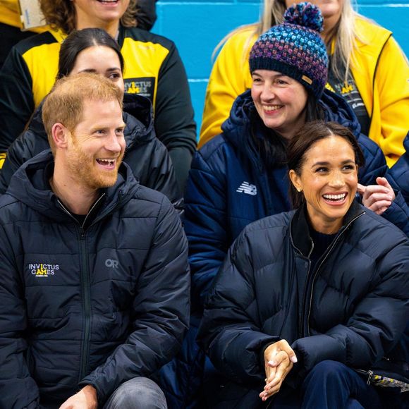 Meghan Markle et le prince Harry sont apparus plus amoureux que jamais.  

Le prince Harry, duc de Sussex, et Meghan Markle, duchesse de Sussex, ont été aperçus au Hillcrest Recreation Centre au Canada, soutenant le curling en fauteuil roulant lors des Invictus Games Vancouver Whistler. ©Backgrid USA / Bestimage