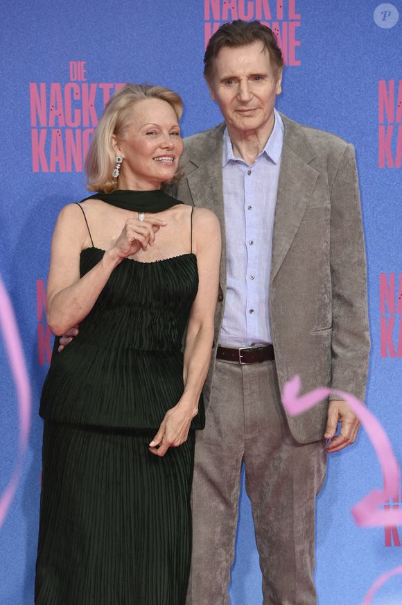Les deux stars partagent l'affiche du film "Y a-t-il un flic pour sauver le monde ?"

Pamela Anderson et Liam Neeson à la première du film The Naked Gun au cinéma UCI Luxe East Side Gallery à Berlin, Allemagne, le 24 juillet 2025. Photo par Nicole Kubelka/Geisler/DDP Images/ABACAPRESS.COM