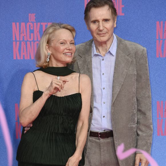 Les deux stars partagent l'affiche du film "Y a-t-il un flic pour sauver le monde ?"

Pamela Anderson et Liam Neeson à la première du film The Naked Gun au cinéma UCI Luxe East Side Gallery à Berlin, Allemagne, le 24 juillet 2025. Photo par Nicole Kubelka/Geisler/DDP Images/ABACAPRESS.COM