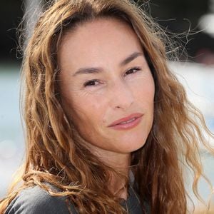 "Je suis l’une des rares comédiennes de la série qui cuisine vraiment et qui aime ça”, a confié Vanessa Demouy en revenant sur le feuilleton "Ici tout commence".

Vanessa Demouy - Photocall de la série "Demain nous appartient" lors du Festival de la Fiction TV de la Rochelle.  © Patrick Bernard / Bestimage