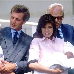 Sortie de clinique de Charlotte Casiraghi et sa mère Caroline de Monaco avec Andrea et Stefano Casiraghi, ses parents ainsi que Rainier III et son fils Albert de Monaco