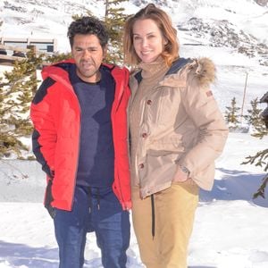 Jamel Debbouze et sa femme Melissa Theuriau assistant à un photocall lors du 20e Festival du film de comédie de l'Alpe d'Huez à l'Alpe d'Huez, France, le 20 janvier 2017. Photo by Julien Reynaud/APS-Medias/ABACAPRESS.COM