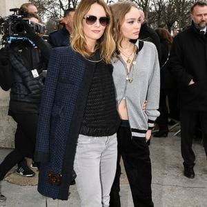 Vanessa Paradis et sa fille Lily-Rose Depp - Arrivées au défilé de mode prêt-à-porter automne-hiver 2017/2018 "Chanel" au Grand Palais à Paris. Le 7 mars 2017
Pierre Perusseau / Bestimage