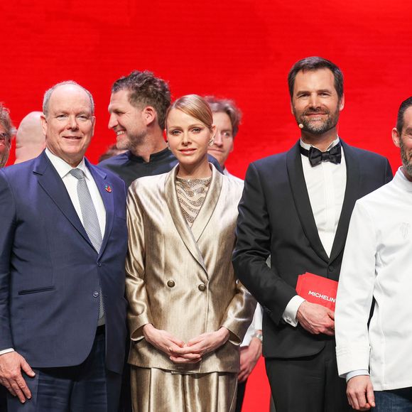 Florent Menegaux (Président du groupe Michelin), le prince Albert II de Monaco et la princesse Charlène de Monaco, Gwendal Poullennec (Directeur international du Guide Michelin) lors de la Cérémonie des remises des Etoiles Michelin 2026 au Grimaldi Forum à Monaco le 16 mars 2026. 

© Jean-Marc Lhomer/Bestimage