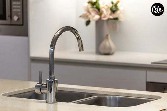 Cette astuce permet de conserver plus longtemps la barrière d’eau du siphon.

Photo prise par Steven Ungermann / Unsplash