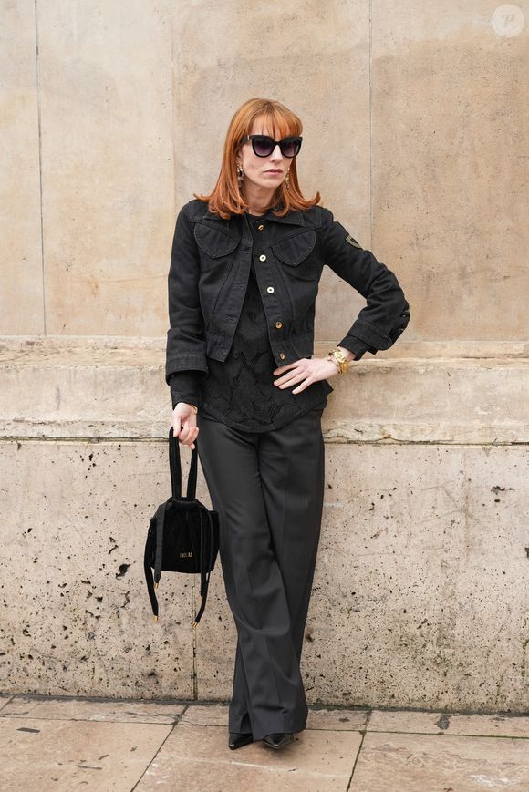 Elle a opté pour un look élégant, sobre et entièrement noir.

Lolita Chammah assiste au défilé Patou Automne/Hiver 2026-2027 dans le cadre de la semaine de la mode à Paris le 25 janvier 2026 à Paris, France.
Lucia Sabatelli

UTILISATION ÉDITORIALE UNIQUEMENT
© Lucia Sabatelli / Bestimage