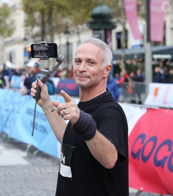 Ainsi, dans cette période, Samuel Etienne a encore plus trouvé de réconfort dans le stream et surtout auprès de ses abonnés fidèles.

Samuel Etienne - People au "Marathon Pour Tous", épreuve grand-public des Jeux Olympiques de Paris 2024 sur les Champs-Elysées à Paris le 31 octobre 2021. © Panoramic/Bestimage