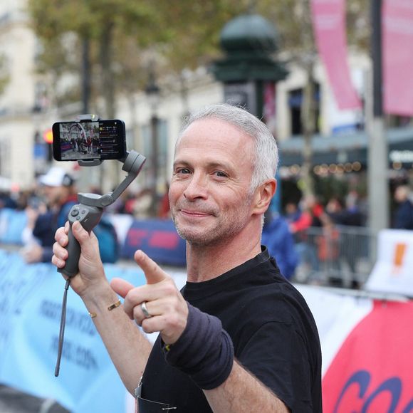 Ainsi, dans cette période, Samuel Etienne a encore plus trouvé de réconfort dans le stream et surtout auprès de ses abonnés fidèles.

Samuel Etienne - People au "Marathon Pour Tous", épreuve grand-public des Jeux Olympiques de Paris 2024 sur les Champs-Elysées à Paris le 31 octobre 2021. © Panoramic/Bestimage