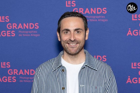L'animateur n'a pu cacher son émotion au micro.

Camille Combal assiste à l'exposition "Les Grands Ages" de Nikos Aliagas au Musée de l'Homme du Trocadéro, le 7 avril 2026 à Paris, en France. Photo de Nasser Berzane/ABACAPRESS.COM
