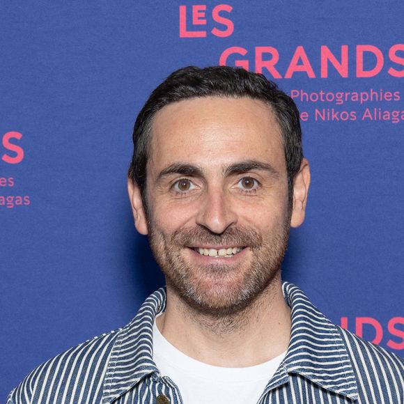 L'animateur n'a pu cacher son émotion au micro.

Camille Combal assiste à l'exposition "Les Grands Ages" de Nikos Aliagas au Musée de l'Homme du Trocadéro, le 7 avril 2026 à Paris, en France. Photo de Nasser Berzane/ABACAPRESS.COM