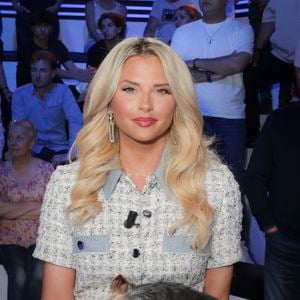 Exclusif - Kelly Vedovelli sur le plateau de l’émission « TPMP » présentée par C.Hanouna et diffusée en direct sur C8, Paris, France, le 27mai 2024. © Jack Tribeca / Bestimage