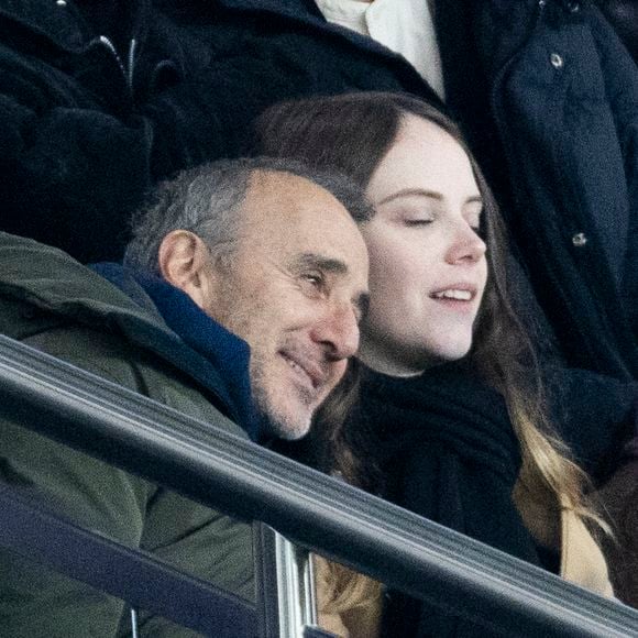 Elie Semoun et sa compagne Aude dans les tribunes lors du match de Ligue 1 Uber Eats "PSG - Monaco (5-2)" au Parc Des Princes, le 24 novembre 2023.
© Cyril Moreau/Bestimage