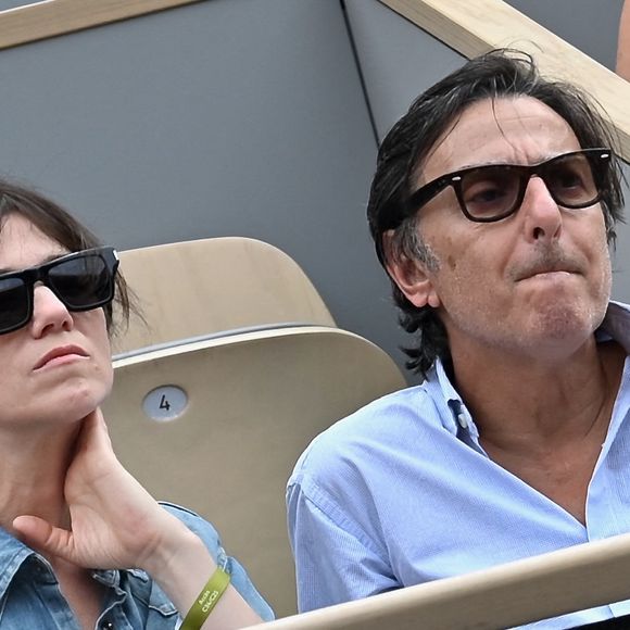 Charlotte Gainsbourg et Yvan Attal à Roland Garros le 11 juin 2023. Photo by Franck Castel/ABACAPRESS.COM