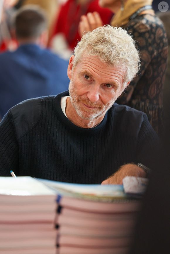 Denis Brogniart à la Hall Georges Brassens de Brive-la-Gaillarde pour la 43ème Foire du livre de Brive, le 7 novembre 2025. ©Jean-Marc LHOMER/Bestimage.