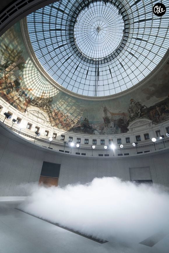 La prestigieuse Bourse de Commerce a servi de décor à ce show à l'atmosphère onirique.

Défilé de mode homme Saint Laurent Printemps/Eté 2027 dans le cadre de la Fashion Week de Paris le 23 juin 2026.

© Bestimage