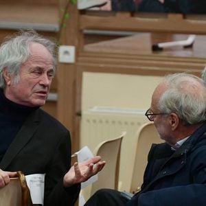 Franz-Olivier Giesbert et Laurent Joffrin - Obsèques de J-F.Kahn dans la salle polyvalente de Mussy-sur-Seine, le 29 janvier 2025. Après cet hommage civil en présence de ses proches et notamment du Premier ministre F.Bayrou, le journaliste, décédé le 22 janvier 2025 à 86 ans, sera inhumé dans le cimetière communal dans la plus stricte intimité.
© Romain Doucelin / Bestimage