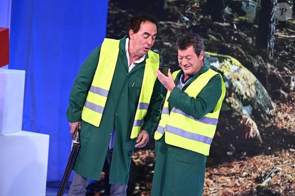 Explications !

Exclusif - Les chevaliers du fiel, Eric Carriere et Francis Ginibre  - Enregistrement de l'émission "Vivement dimanche" au studio Rive gauche, le 18 mars 2025, présentée par M.Drucker, et diffusée le 23 mars 2025 sur France 3. 
© Guillaume Gaffiot / Bestimage