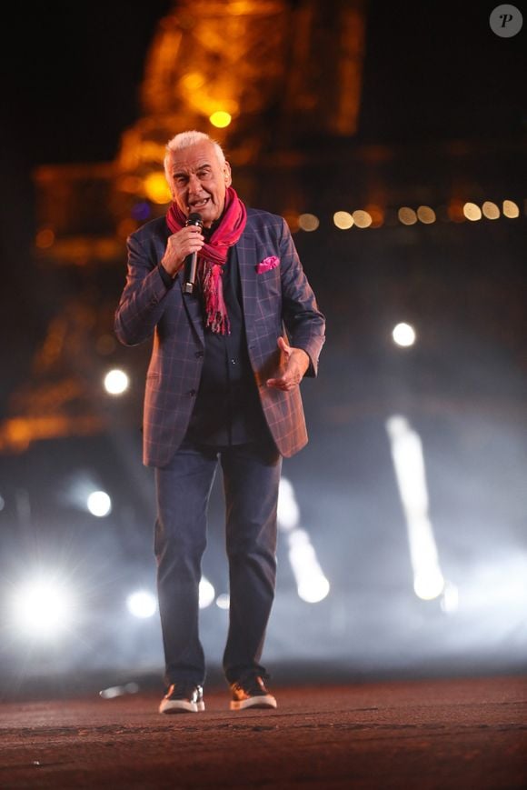 Exclusif - Michel Fugain - Tournage de l'émission "La grande soirée du 31 décembre de Paris" au Musée du Quai Branly à Paris, diffusée le 31 décembre sur France 2 © Christophe Clovis / Bestimage