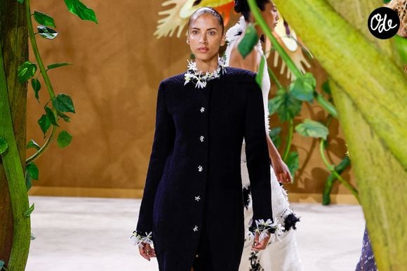 Noémie Lenoir - Défilé de mode Chanel Collection Haute Couture Automne/Hiver 2026-2027 lors de la Fashion Week de Paris (PFW) au Grand Palais, à Paris, France, le 7 juillet 2026. © Bestimage