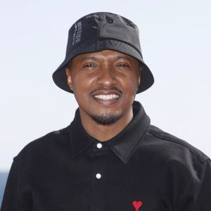 Soprano lors du photocall de la série documentaire "Soprano, à la vie, à la mort" lors de la cinquième saison du festival International des Séries "Canneseries" à Cannes, France. © Denis Guignebourg/Bestimage