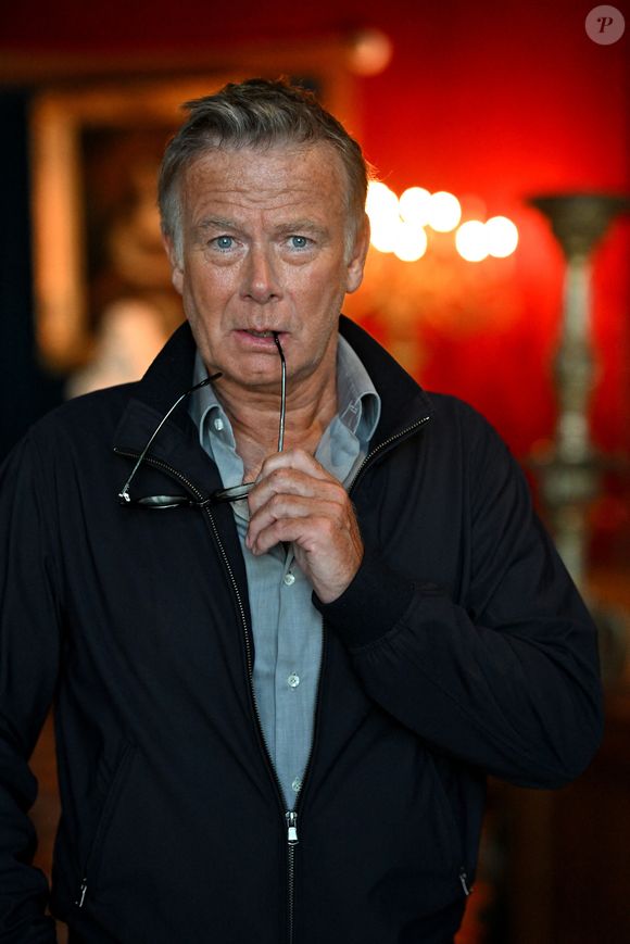 Franck Dubosc pour le film "Un ours dans le Jura" durant la 6ème édition du festival Cinéroman dédié aux adaptations cinématographiques de roman à Nice le 3 octobre 2024, dans le salon Versailles de l'hôtel Negresco. © Bebert / Jacovides / Bestimage
