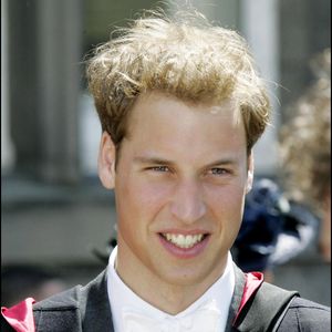 Peu après, elle allait croiser la route de William à l'université.

William reçoit son diplôme à San Andrews