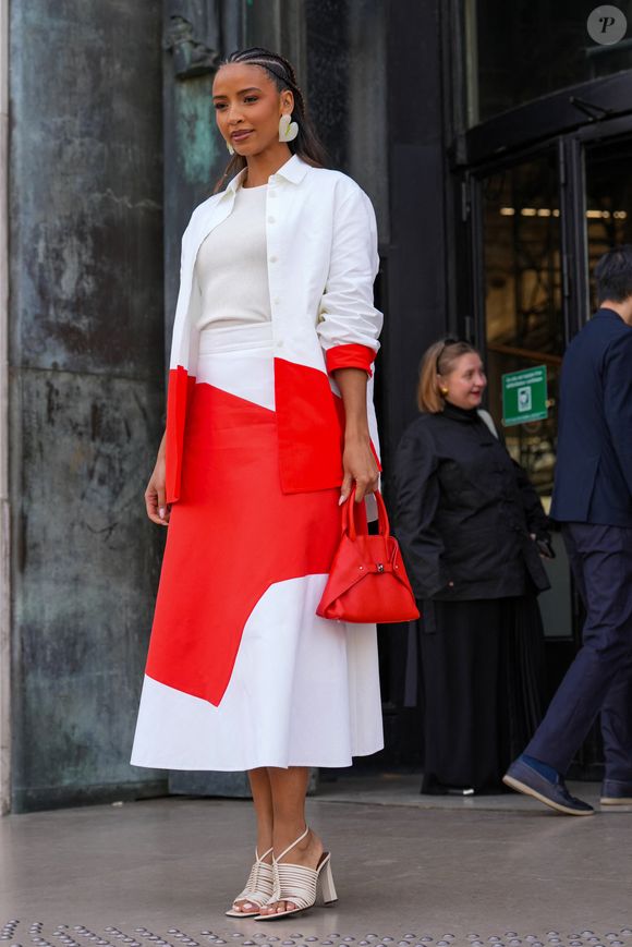 Flora Coquerel assiste au défilé Akris lors de la Semaine de la mode féminine automne/hiver 2026-2027 le 8 mars 2026 à Paris, France. © Lucia Sabatelli/Bestimage