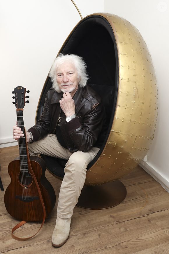 Exclusif - Hugues Aufray en backstage du concert de Hugues Aufray au Le Dôme de Paris - Palais des Sports le 9 novembre 2025.

© Jack Tribeca / Bestimage