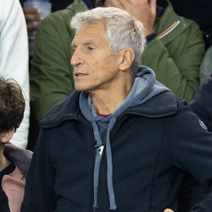 Nagui - Célébrités dans les tribunes du match de Ligue des Champions entre le PSG contre le Bayern de Munich (1-2) au Parc des Princes à Paris le 4 novembre 2025. © Cyril Moreau/Bestimage