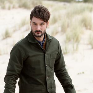 Exclusif - Le chanteur Jérémy Frérot, accompagné d'une trentaine de bénévoles, a décidé cette année de lancer une opération de nettoyage de plages, "Initiatives oceanes" animée et dirigée par lui-même. © Patrick Bernard/ Bestimage