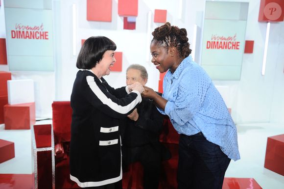 Exclusif - Mireille Mathieu, Michel Drucker et Claudia Tagbo - Enregistrement de l'émission "Vivement dimanche" aux studios Rive Gauche, présentée par M.Drucker et diffusée le 5 octobre 2025 sur France 3.
Guillaume Gaffiot/Bestimage