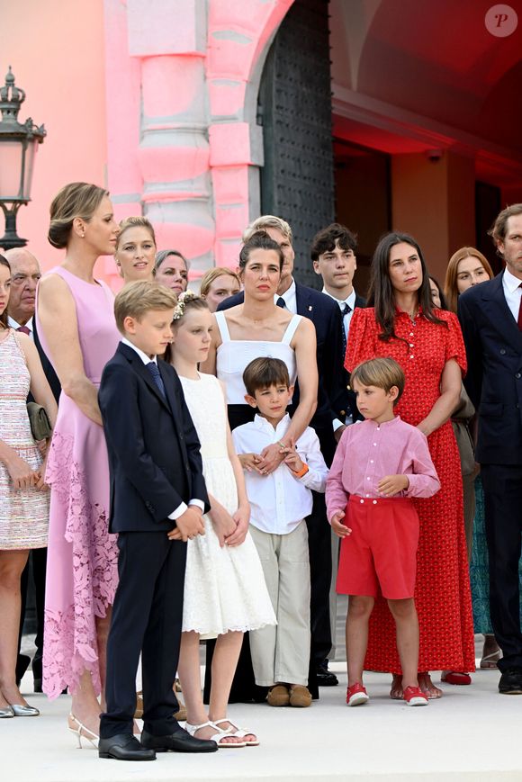 La princesse Charlene de Monaco, le prince héréditaire Jacques, la princesse Gabriella, Charlotte Casiraghi, Balthazar Casiraghi-Rassam, Tatiana Santo Domingo et Maximilian Casiraghi - Célébration des 20 ans de règne du prince souverain Albert II de Monaco sur la place du Palais à Monaco, le 19 juillet 2025. © Bruno Bebert/Bestimage