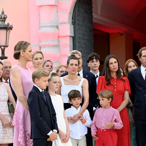 La princesse Charlene de Monaco, le prince héréditaire Jacques, la princesse Gabriella, Charlotte Casiraghi, Balthazar Casiraghi-Rassam, Tatiana Santo Domingo et Maximilian Casiraghi - Célébration des 20 ans de règne du prince souverain Albert II de Monaco sur la place du Palais à Monaco, le 19 juillet 2025. © Bruno Bebert/Bestimage