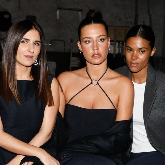 Ce lieu d’exception offre piscine à débordement, vue sur la mer et prestations haut de gamme, que chacun peut s'offrir s'il y met le prix.

Géraldine Nakache, Adèle Exarchopoulos et Tina Kunakey au défilé Marcia prêt-à-porter automne-hiver 2023/2024 lors de la Fashion Week de Paris (PFW), au Garage Amelot, à Paris, France, le 1er mars 2023.

© Christophe Clovis/Bestimage
